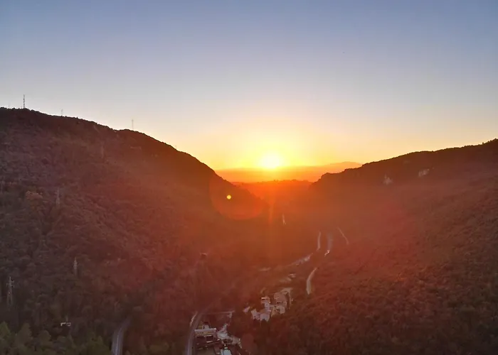 Miravalle بيت ضيافة 4*